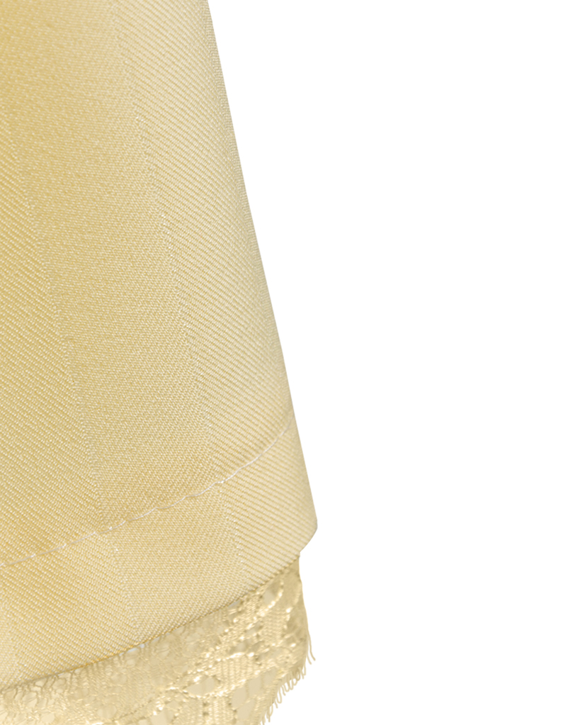 Skort mit asymmetrischem Saum und Spitzenbesatz