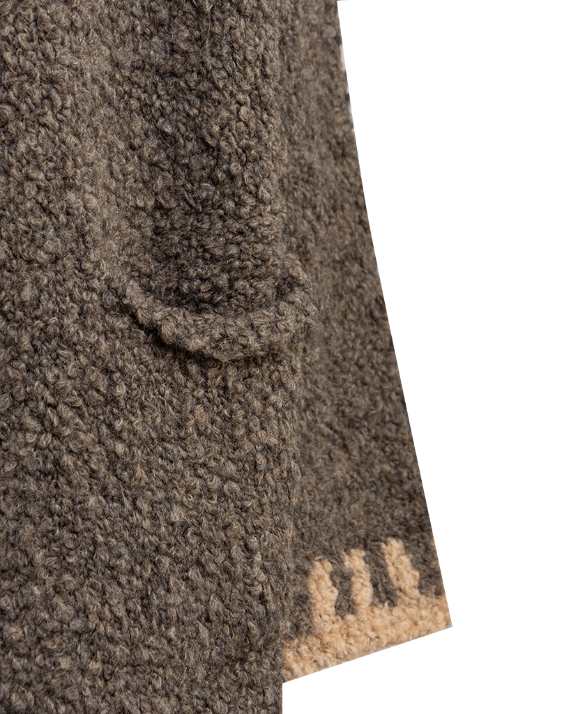 grobe Strickjacke mit abgesetzten Säumen