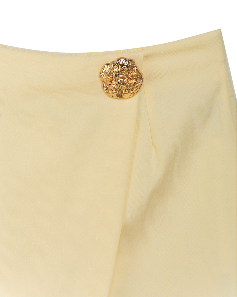 Skort mit asymmetrischem Saum und Spitzenbesatz Skort mit asymmetrischem Saum und Spitzenbesatz