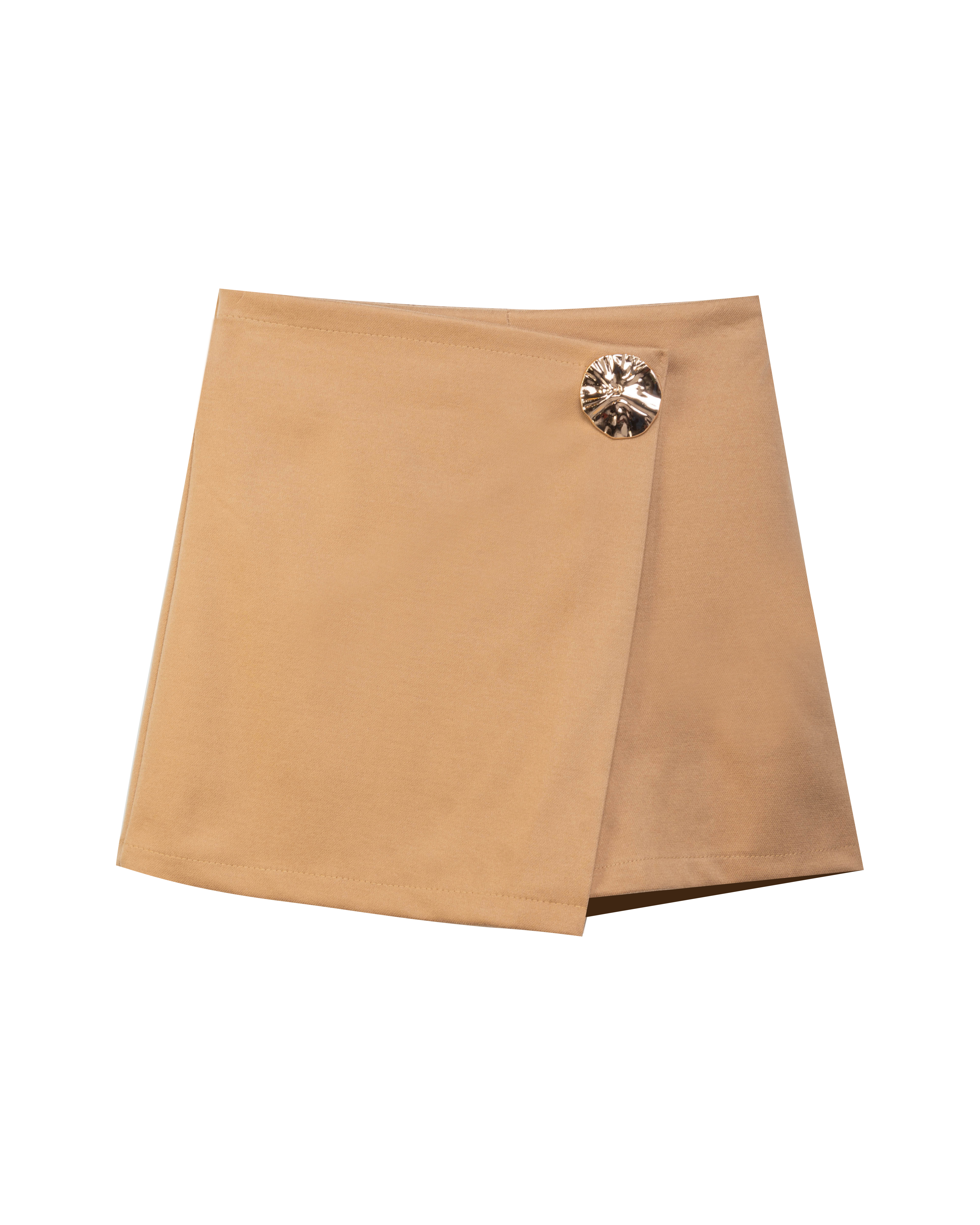 Short mit goldenem Knopf Short mit goldenem Knopf